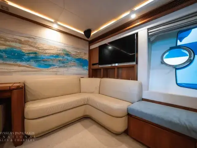 Ferretti Yachts 881