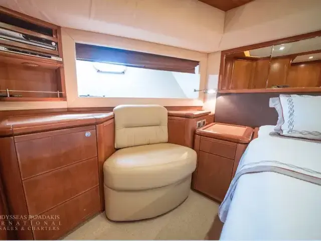 Ferretti Yachts 881