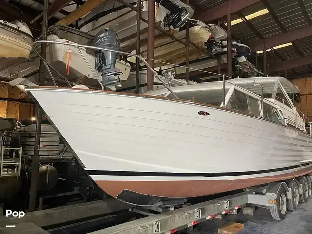 Chris-Craft Cavalier 33