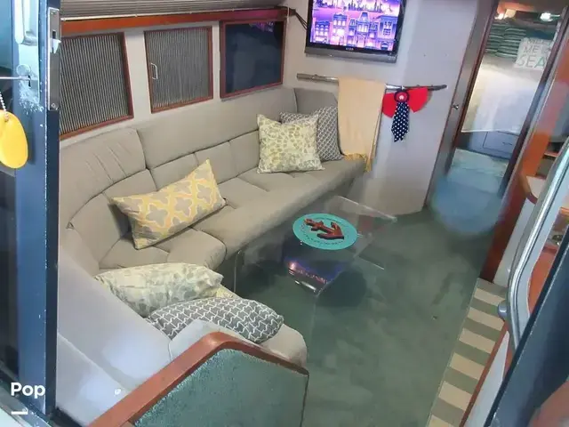 Sea Ray 390 Express Cruiser