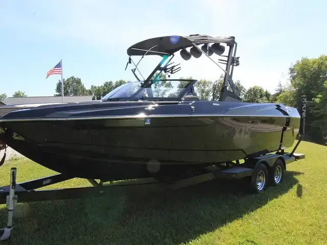 Axis Boats A24