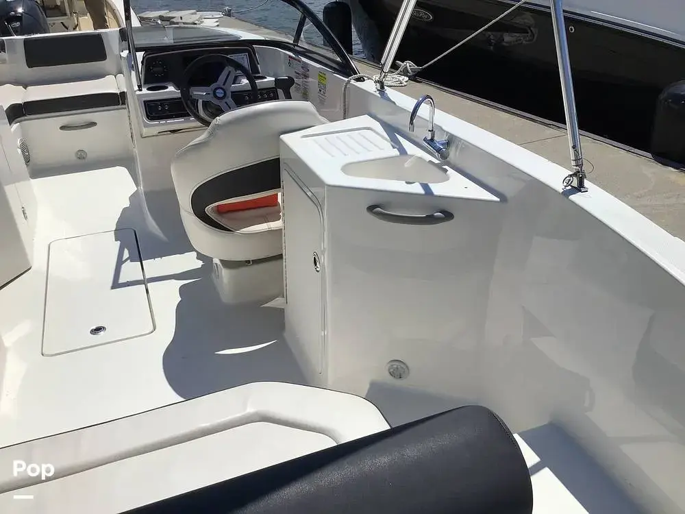 2022 Bayliner dx 2200