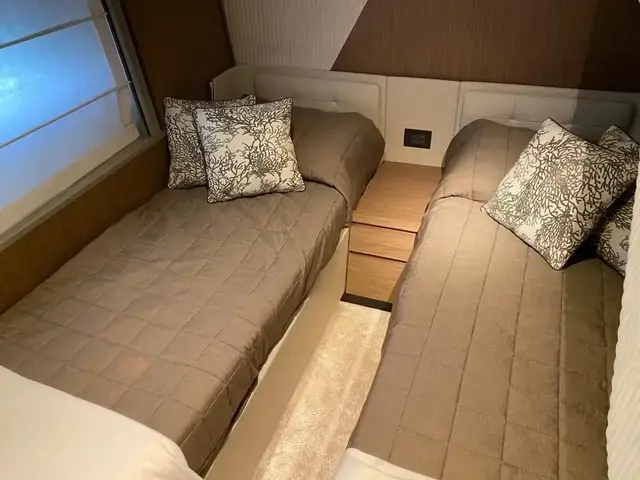 Ferretti Yachts 720