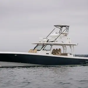 2019 Everglades Boats 435 CC