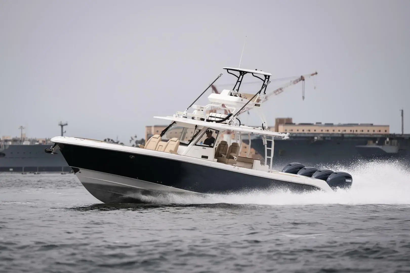 2019 Everglades Boats 435 cc