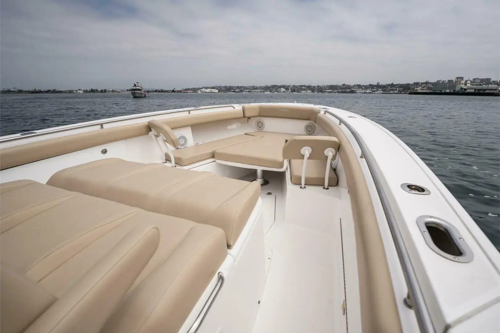 2019 Everglades Boats 435 cc