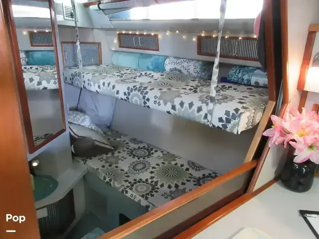 Sea Ray 390 Express Cruiser