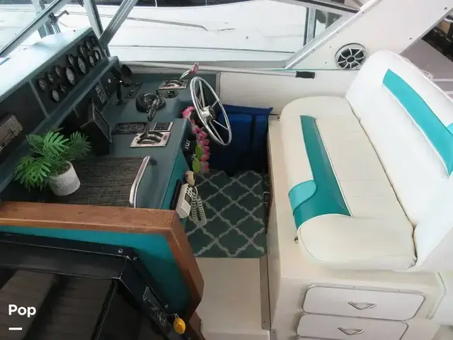 Sea Ray 390 Express Cruiser