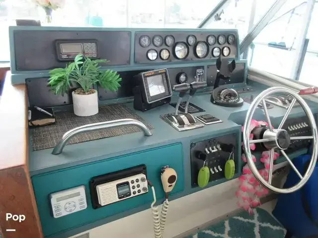 Sea Ray 390 Express Cruiser