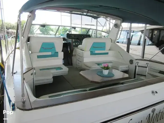 Sea Ray 390 Express Cruiser