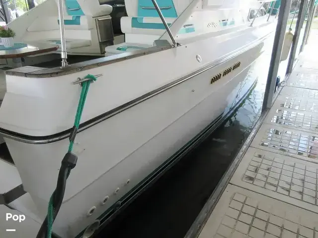 Sea Ray 390 Express Cruiser