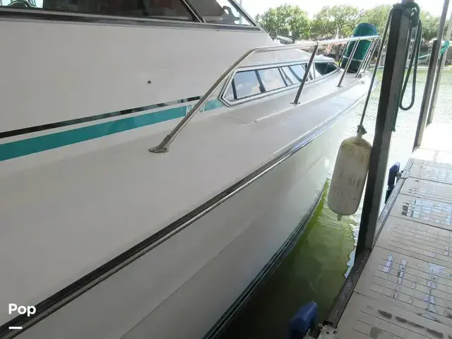 Sea Ray 390 Express Cruiser