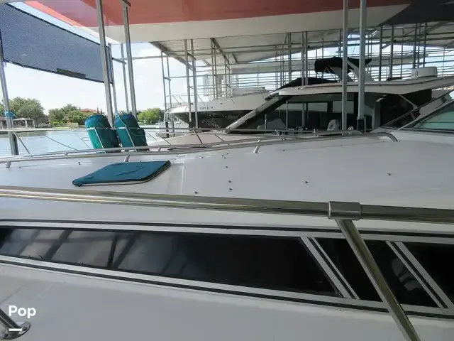 Sea Ray 390 Express Cruiser