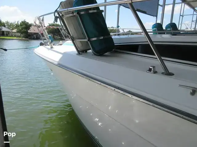 Sea Ray 390 Express Cruiser