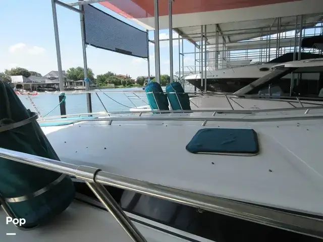 Sea Ray 390 Express Cruiser