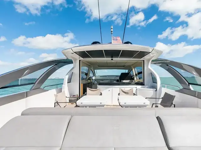 Pershing 70