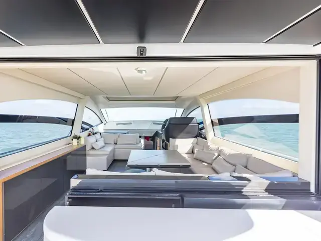 Pershing 70