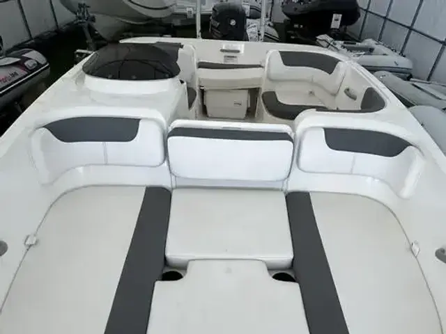 Bayliner E5 Open Boat - Day Cruiser