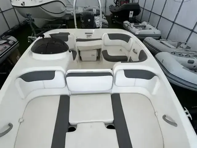 Bayliner E5 Open Boat - Day Cruiser