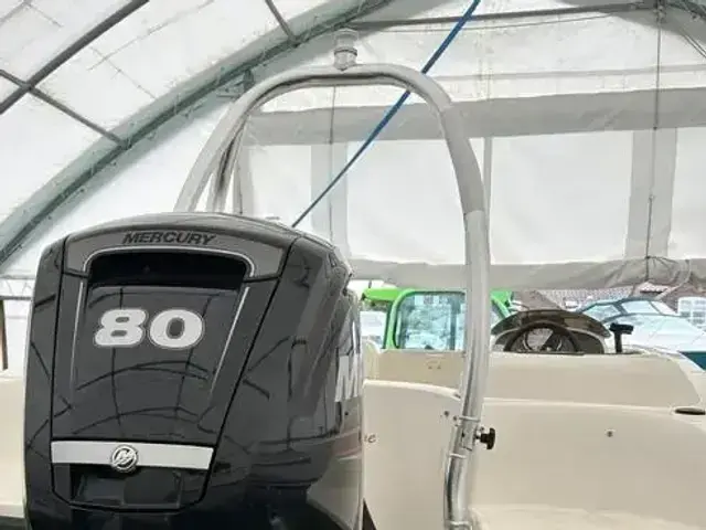 Bayliner E5 Open Boat - Day Cruiser