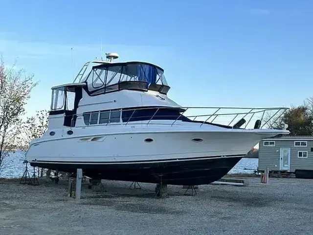 Silverton 442 Cockpit Motoryacht