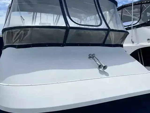 Silverton 442 Cockpit Motoryacht