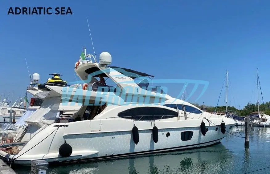 2008 Azimut 68