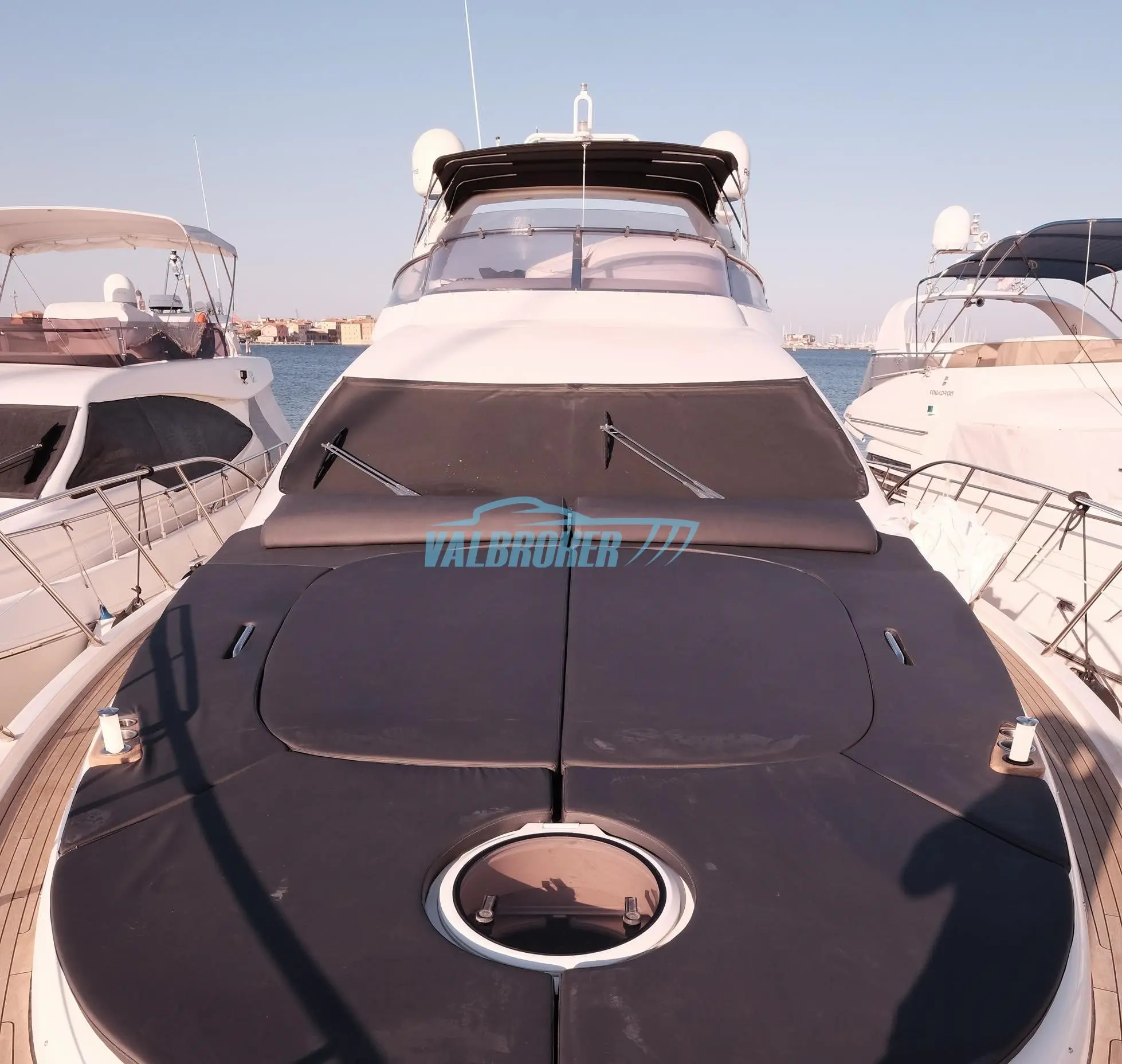 2008 Azimut 68