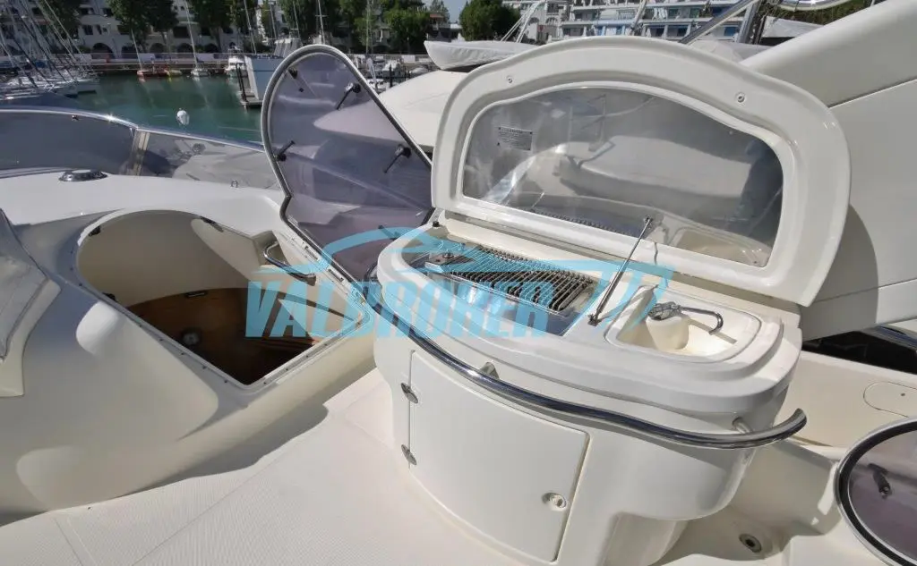 2008 Azimut 68