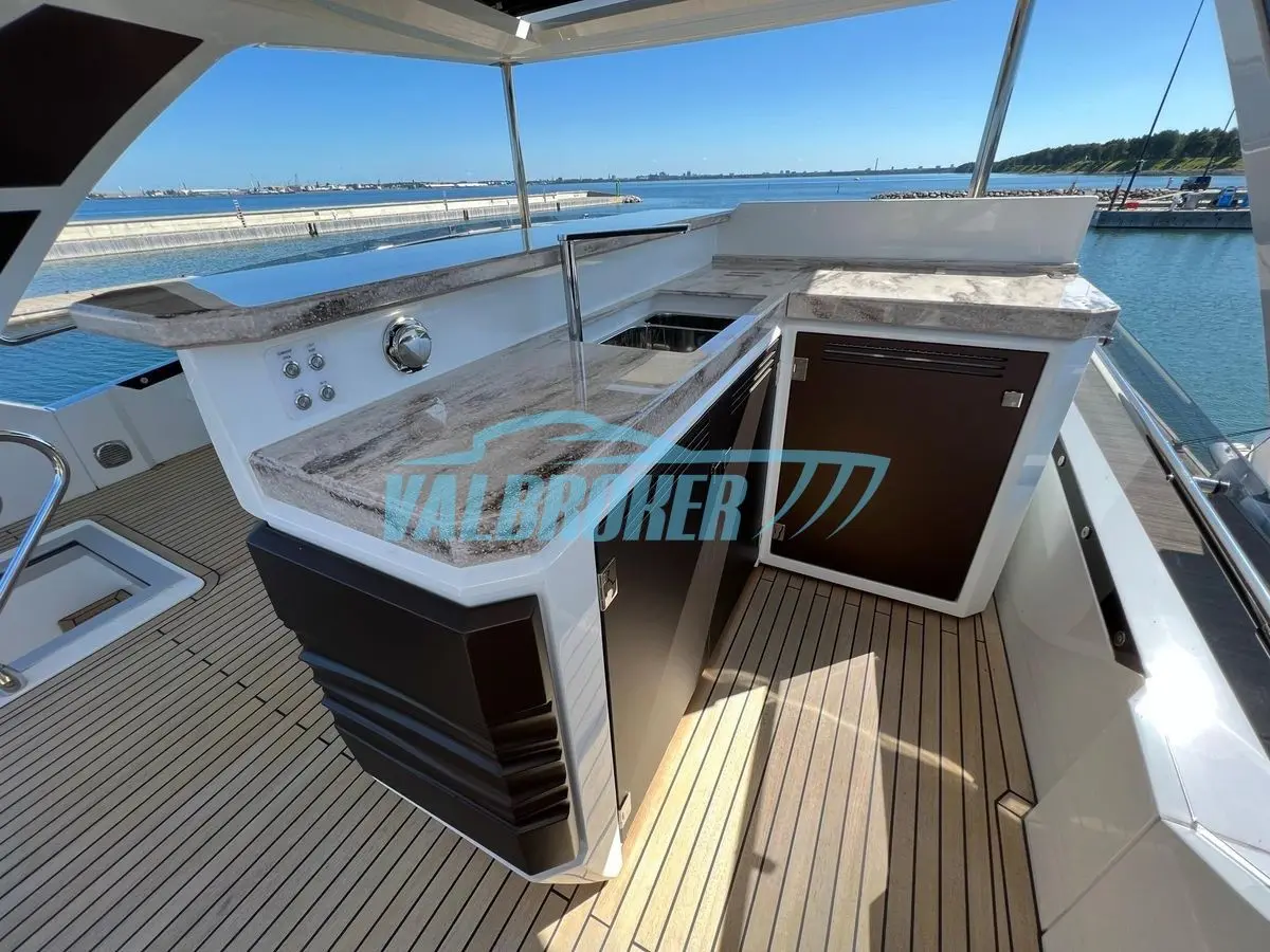 2020 Galeon 680 fly