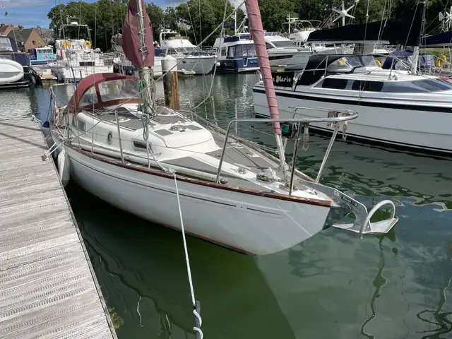 Cutlass 27