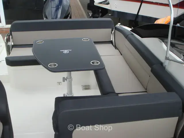 Parker Boats 690 Bowrider