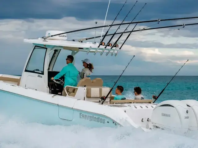 Everglades Boats 285 CC