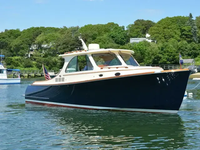 Hinckley Talaria 34 Picnic Boat