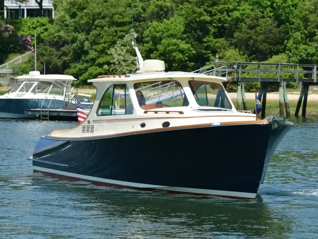 Hinckley Picnic Boat 34