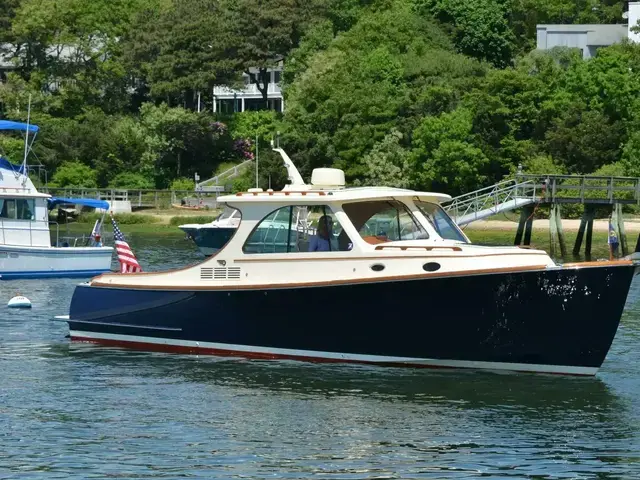 Hinckley Picnic Boat 34