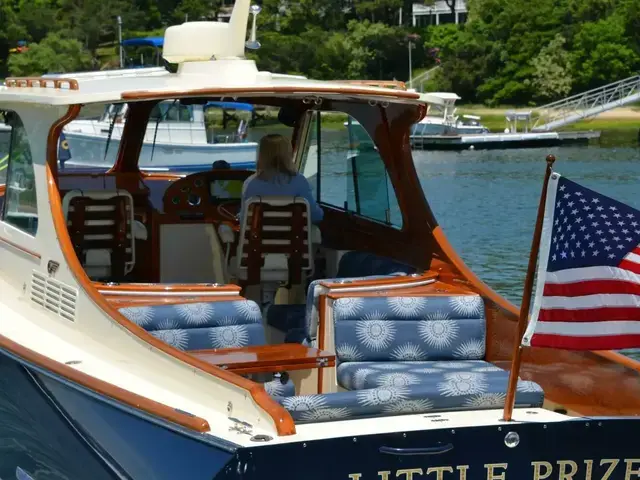 Hinckley Picnic Boat 34