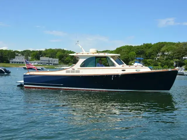 Hinckley Picnic Boat 34