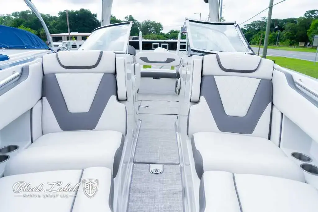 2024 Crownline 260xss