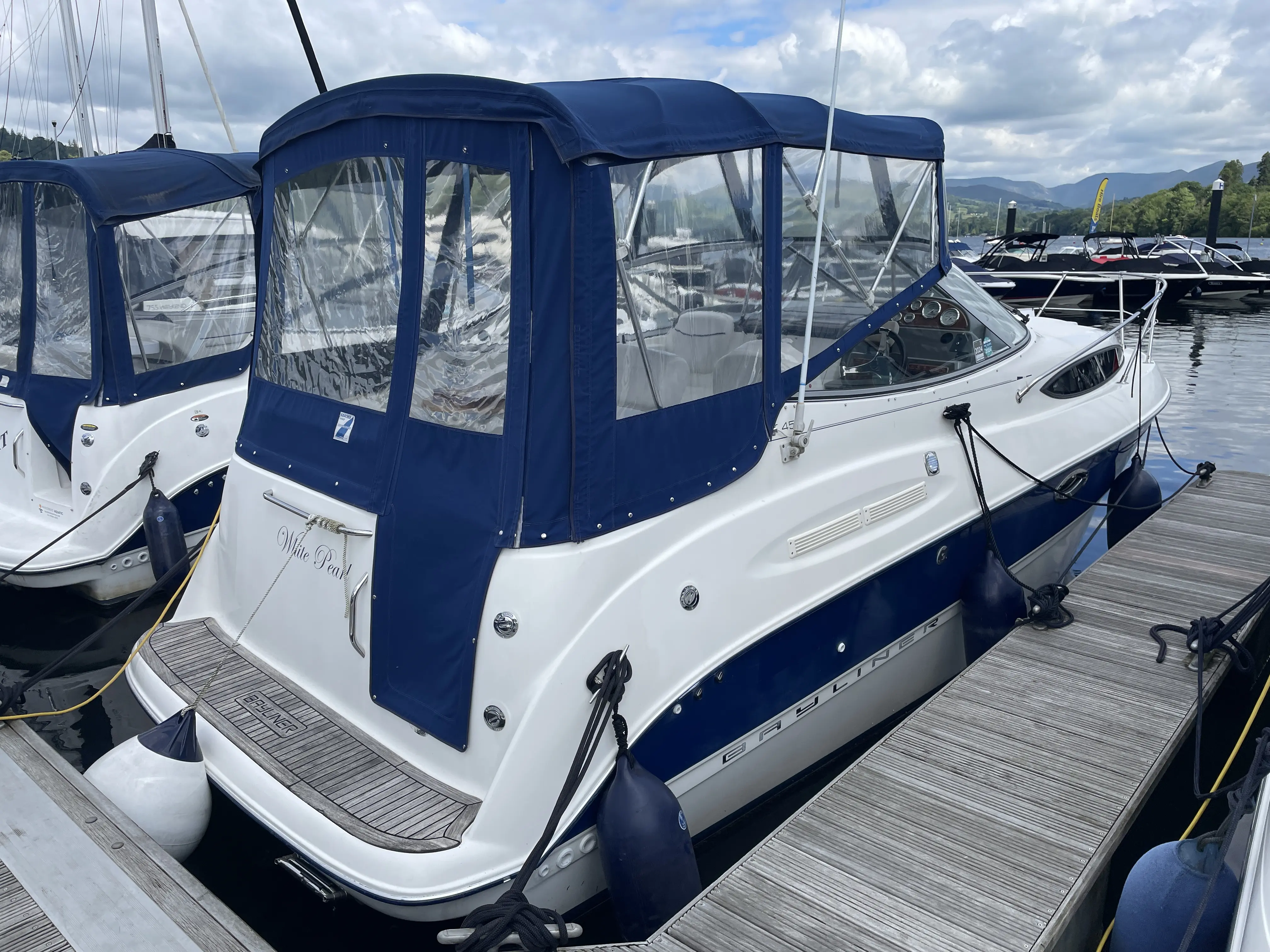 2005 Bayliner 245