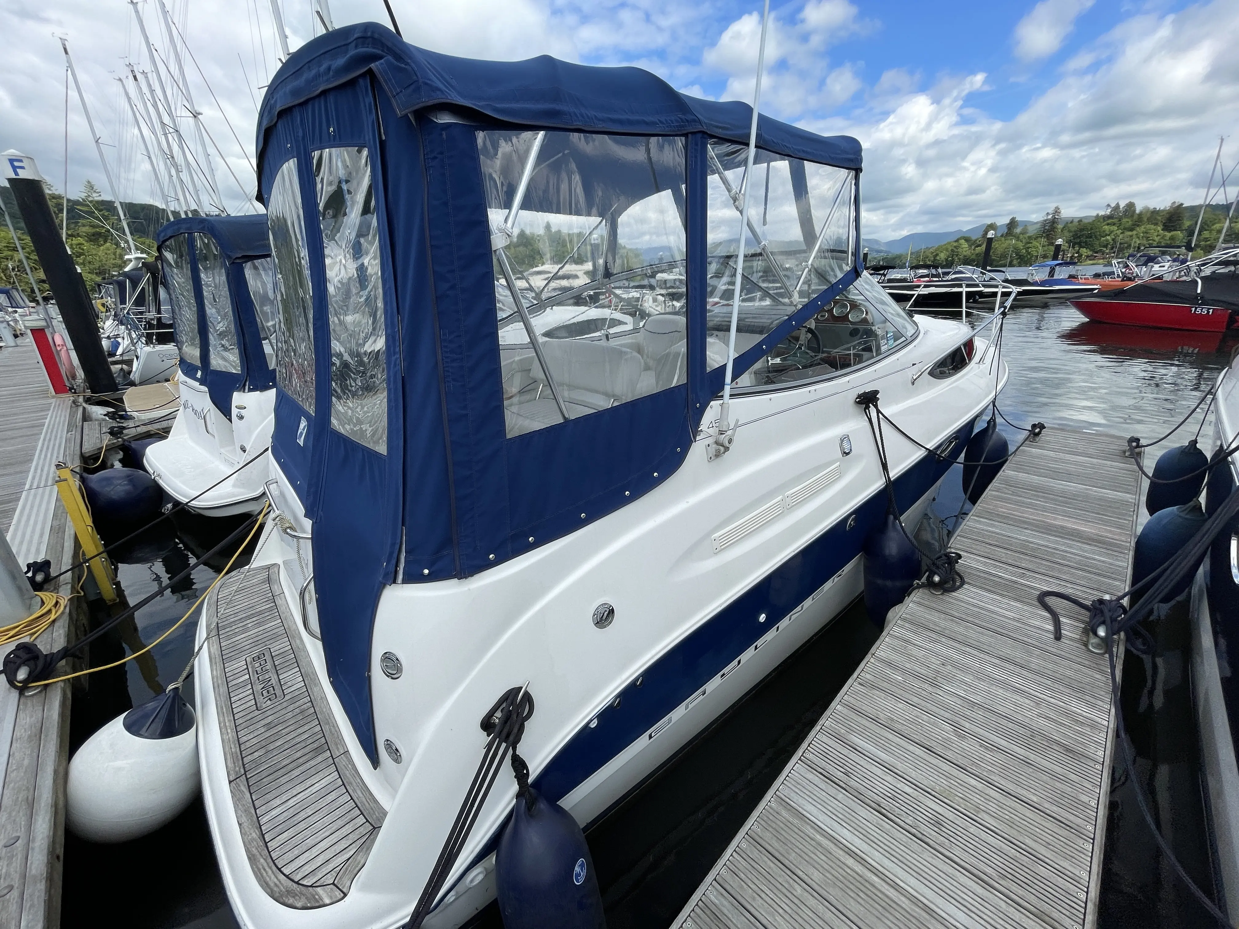 2005 Bayliner 245