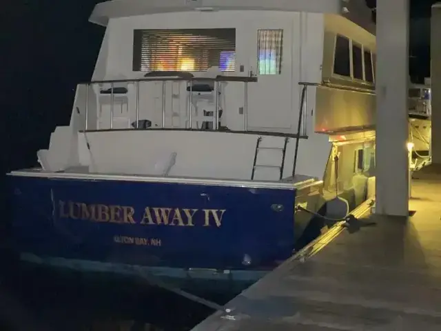 Hatteras 70 Cockpit Motor Yacht