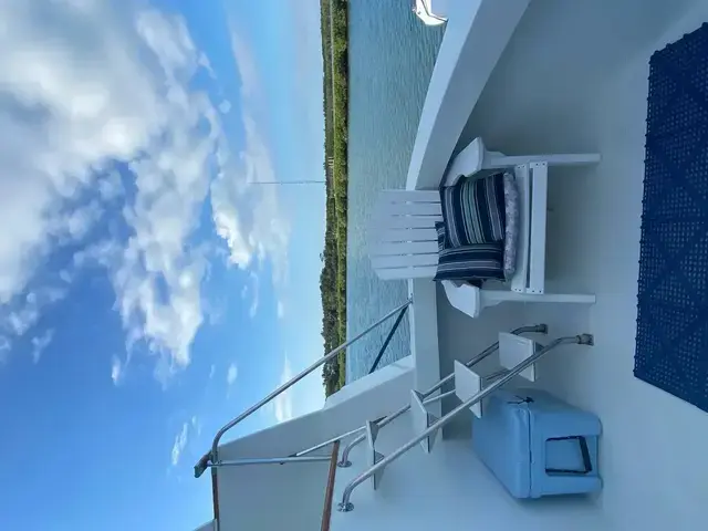 Hatteras 70 Cockpit Motor Yacht