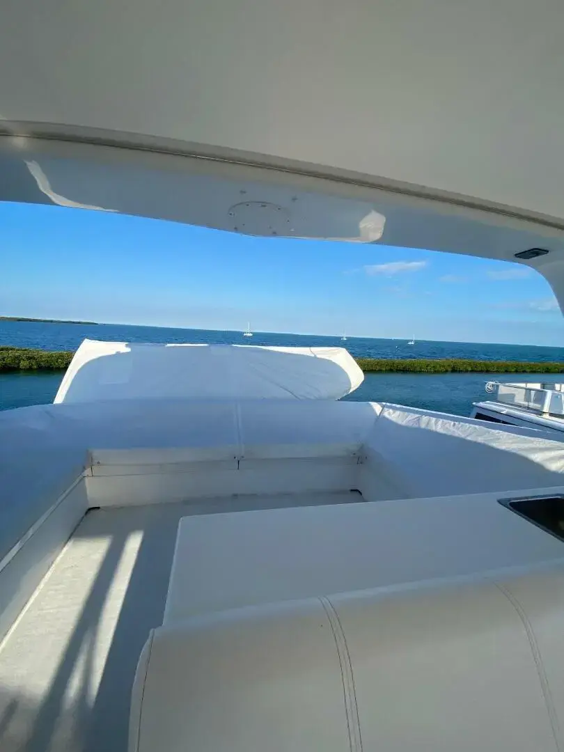 1994 Hatteras 70 cockpit motor yacht