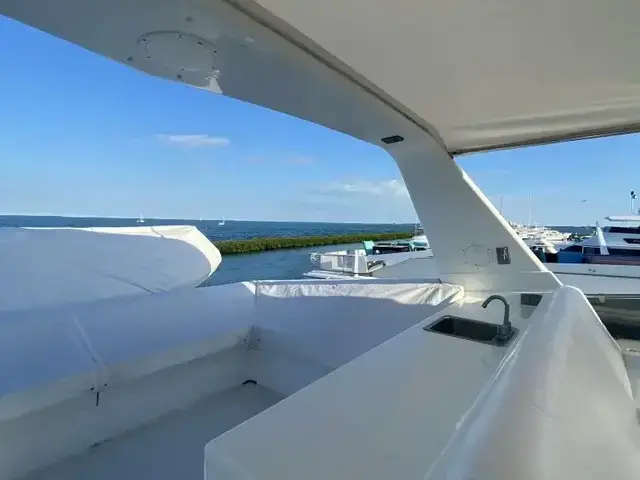 Hatteras 70 Cockpit Motor Yacht