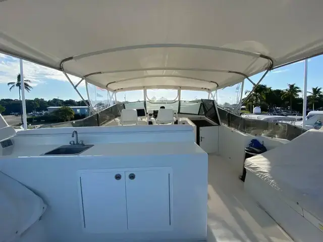 Hatteras 70 Cockpit Motor Yacht