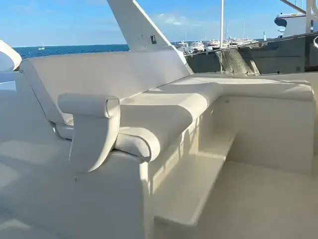 Hatteras 70 Cockpit Motor Yacht