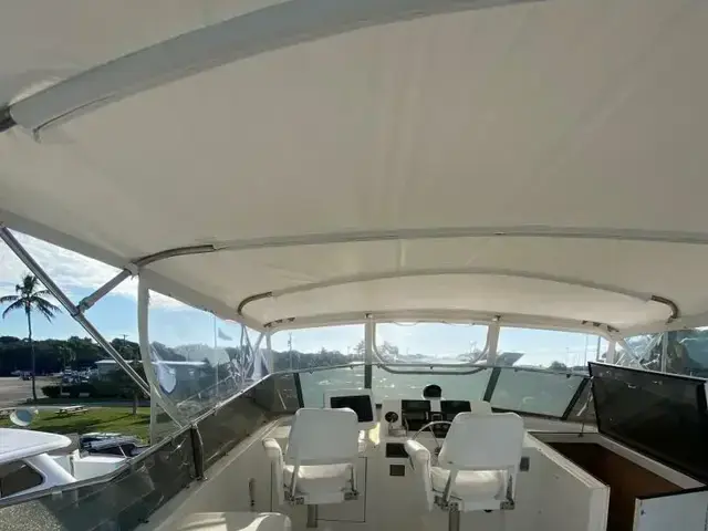 Hatteras 70 Cockpit Motor Yacht