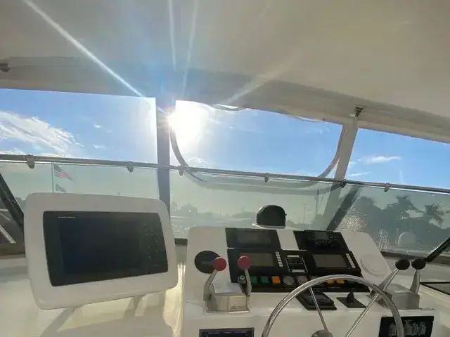 Hatteras 70 Cockpit Motor Yacht