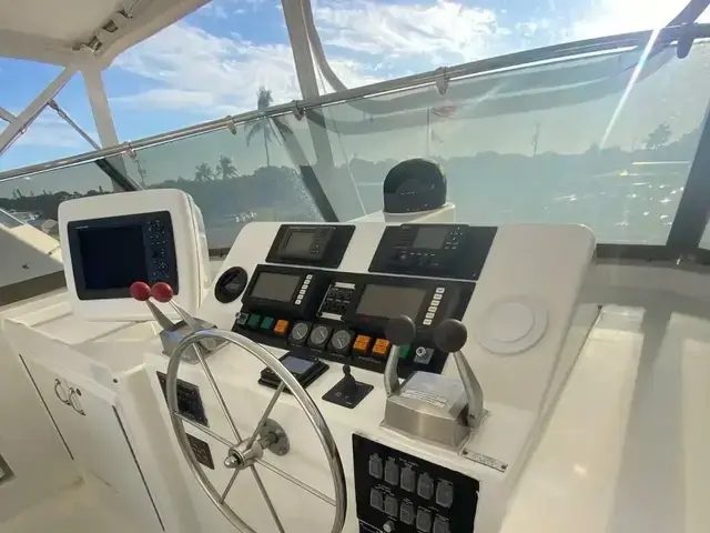 Hatteras 70 Cockpit Motor Yacht